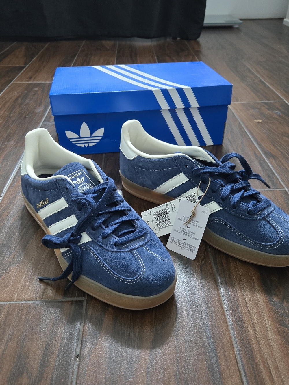 NWT Size 10 Adidas Gazelle Men's Blue And White Suede Sneakers